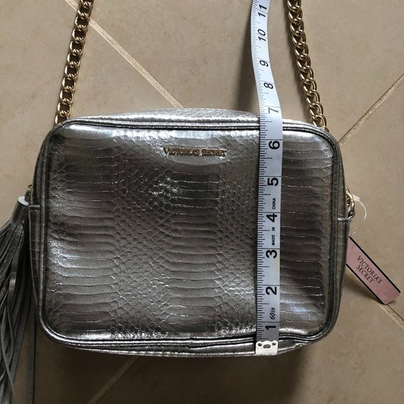 NEW - Victoria's Secret Silver Chain Link Strap Faux Snakeskin Crossbody Bag - Picture 12 of 15